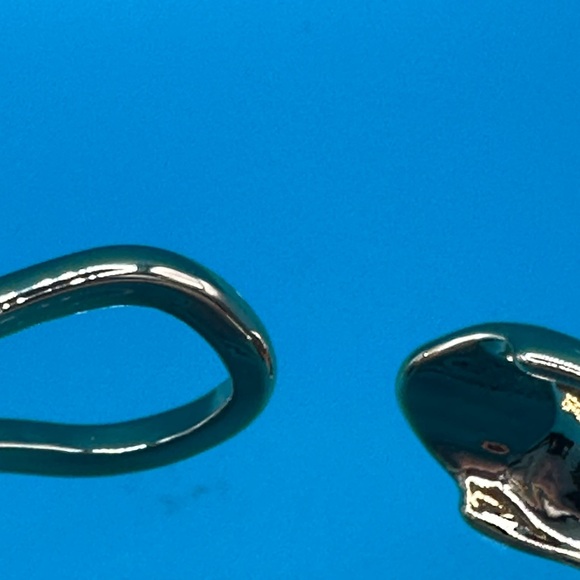 Elegant Gold Adjustable Bracelet! - Picture 3 of 5